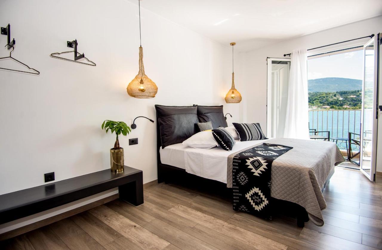 A & B Minimal Suite Ιι With Sea View In Argostoli Exterior photo