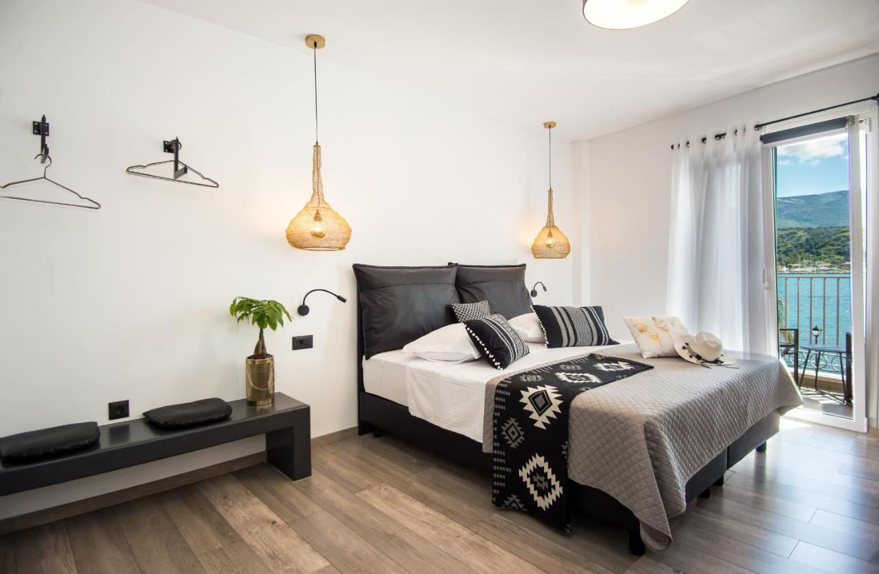 A & B Minimal Suite Ιι With Sea View In Argostoli Exterior photo