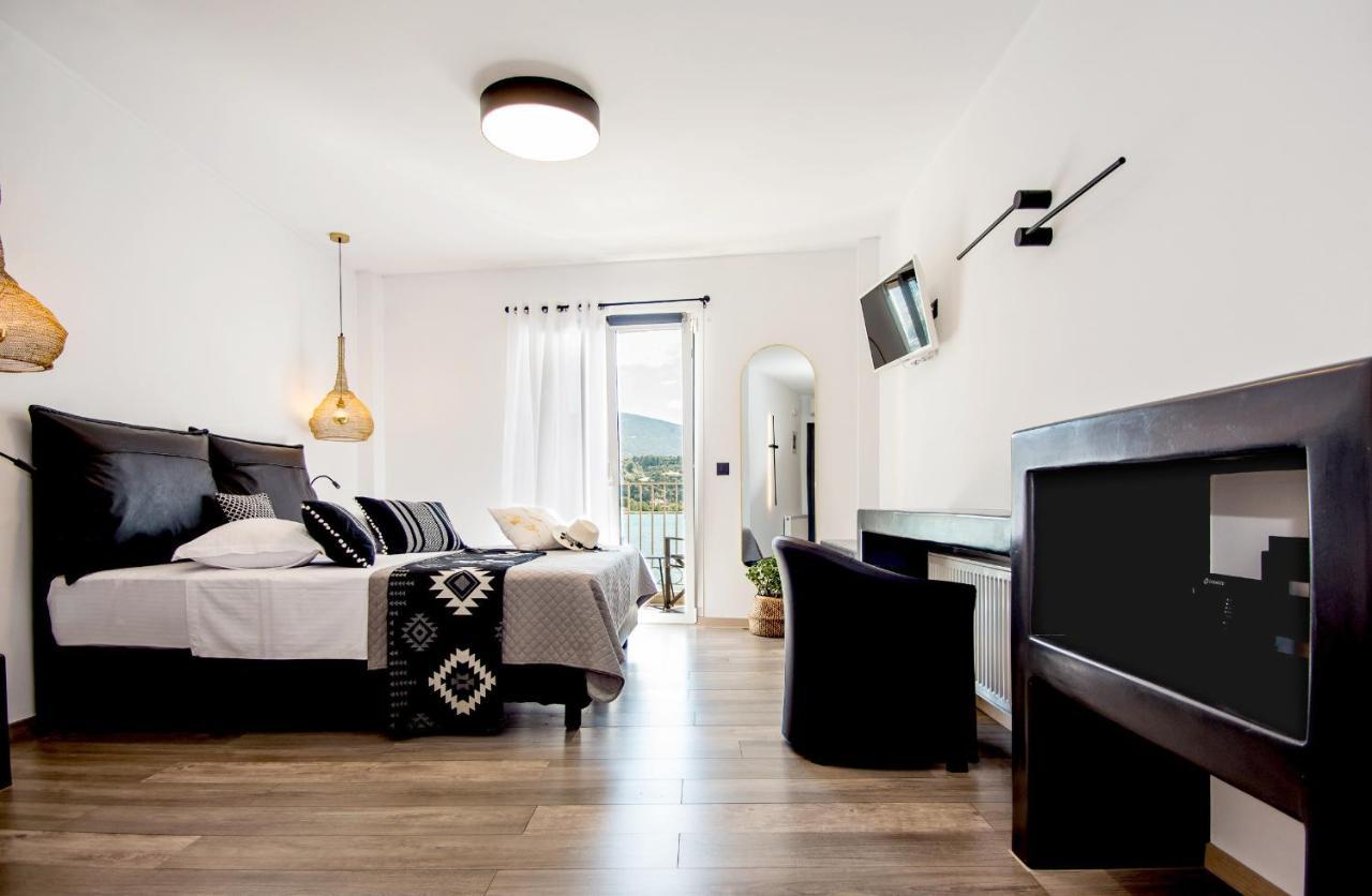 A & B Minimal Suite Ιι With Sea View In Argostoli Exterior photo